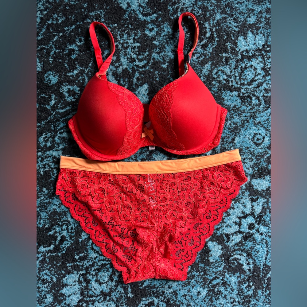 Victoria’s Secret Body by Victoria matching set. NWT